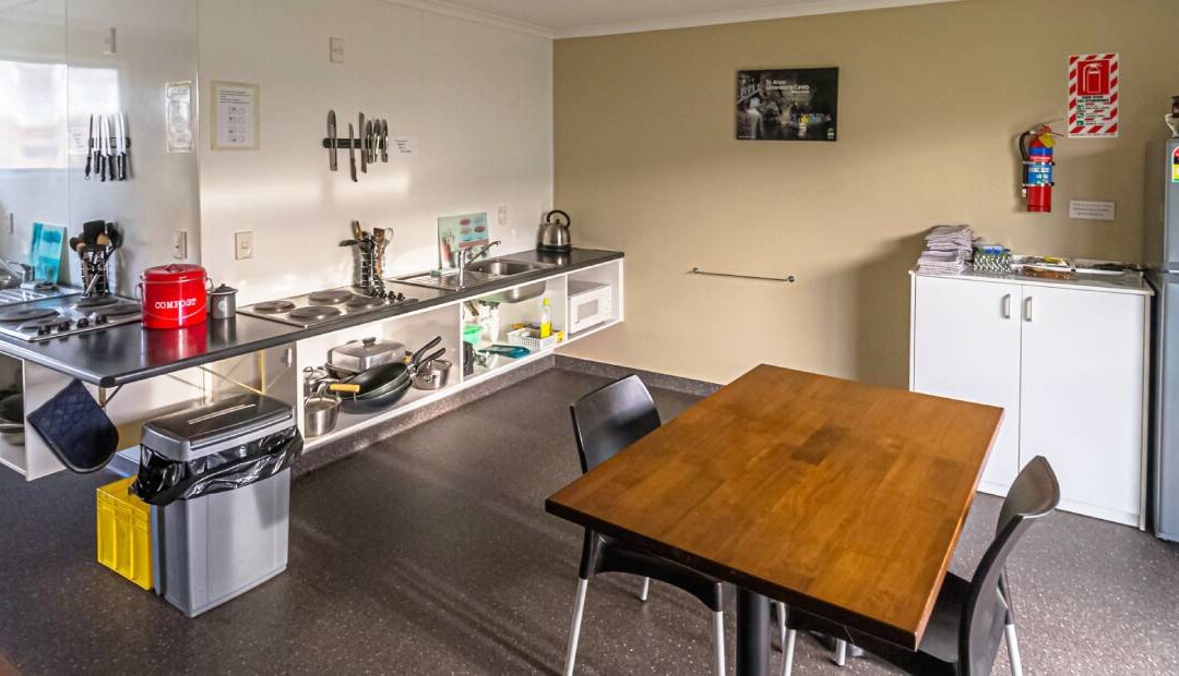 parklands-motel-apartments-te-anau-accomodation-communal-kitchen copy