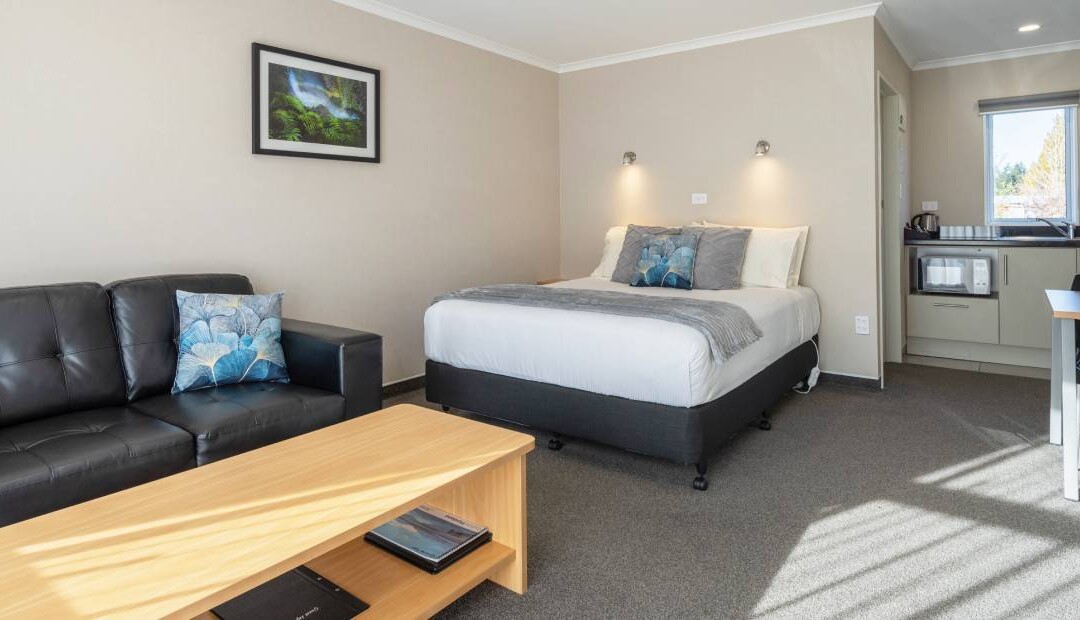 parklands-motel-apartments-te-anau-accomodation-superior-studio-1